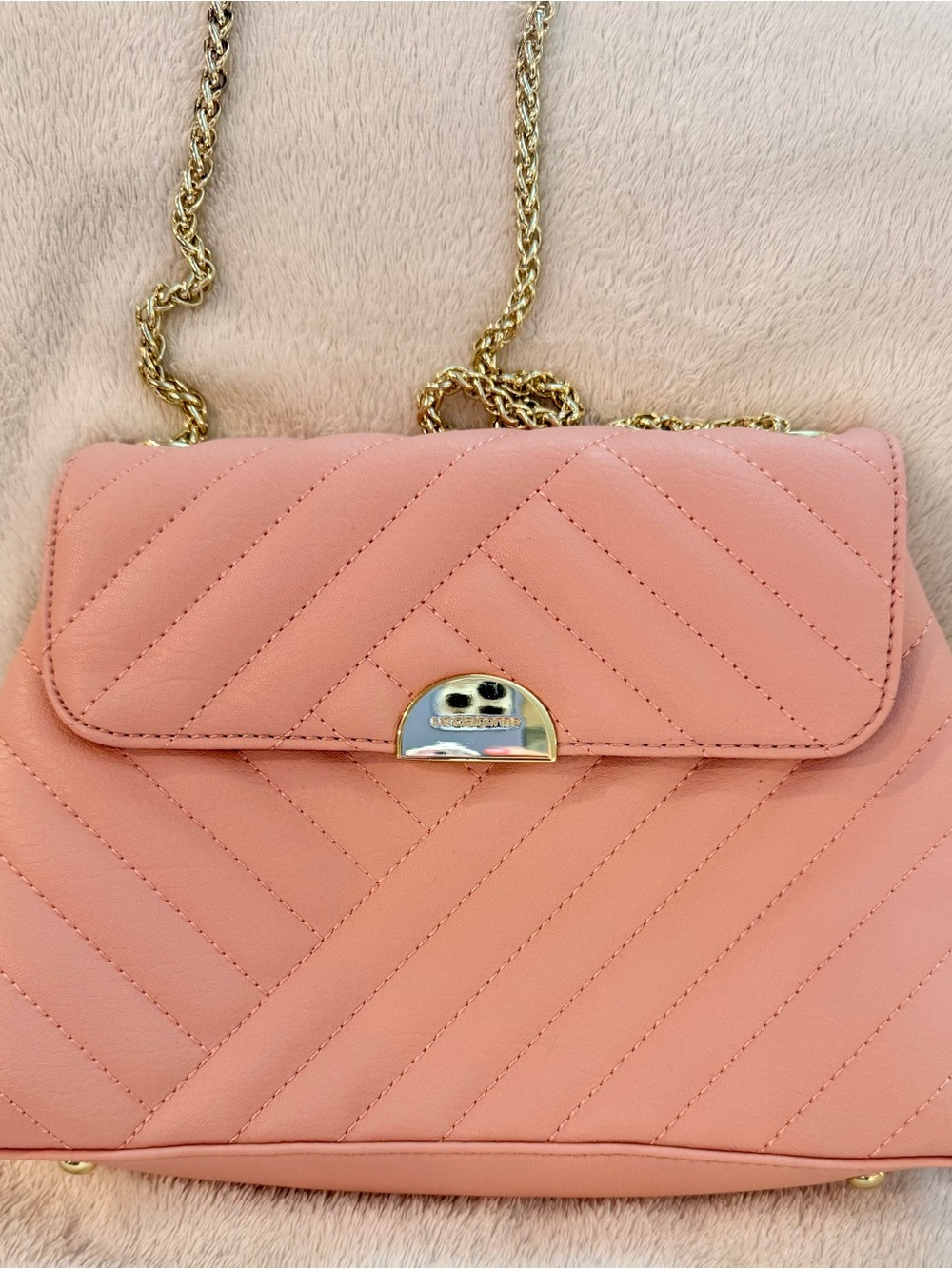 Liz Claiborne Pink Quilted Shoulder Bag with Gold Chain - Picture 2 of 11